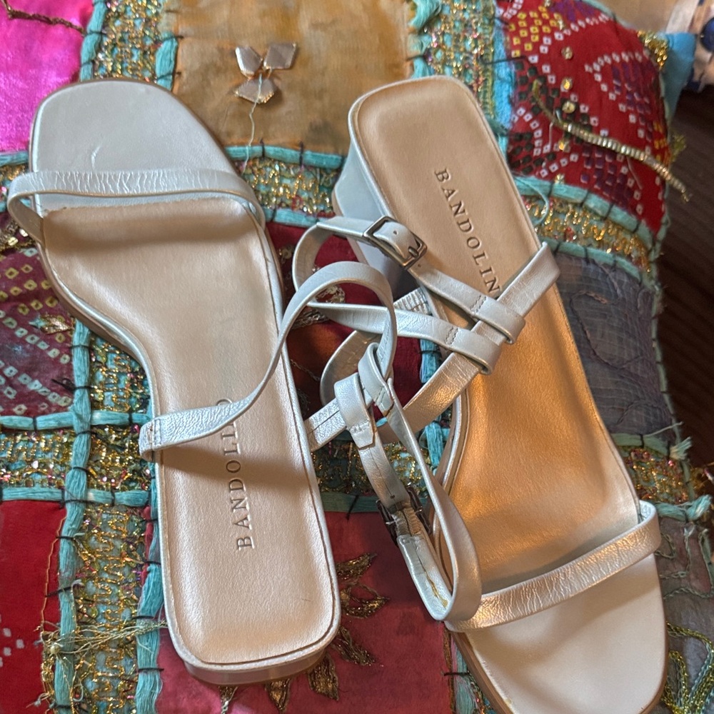Bandolino Women's Leather Strappy Light iridescent Blue Sandals